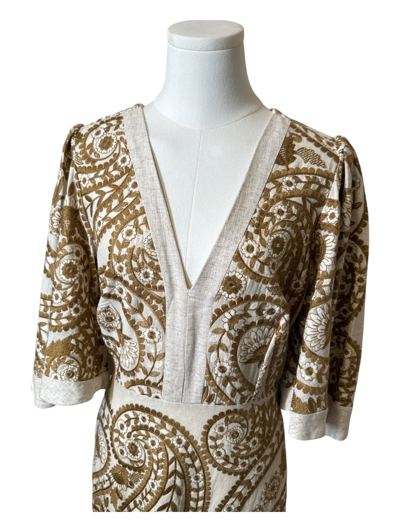UH PREMIUM EMBROIDERED DRESS MEDIUM