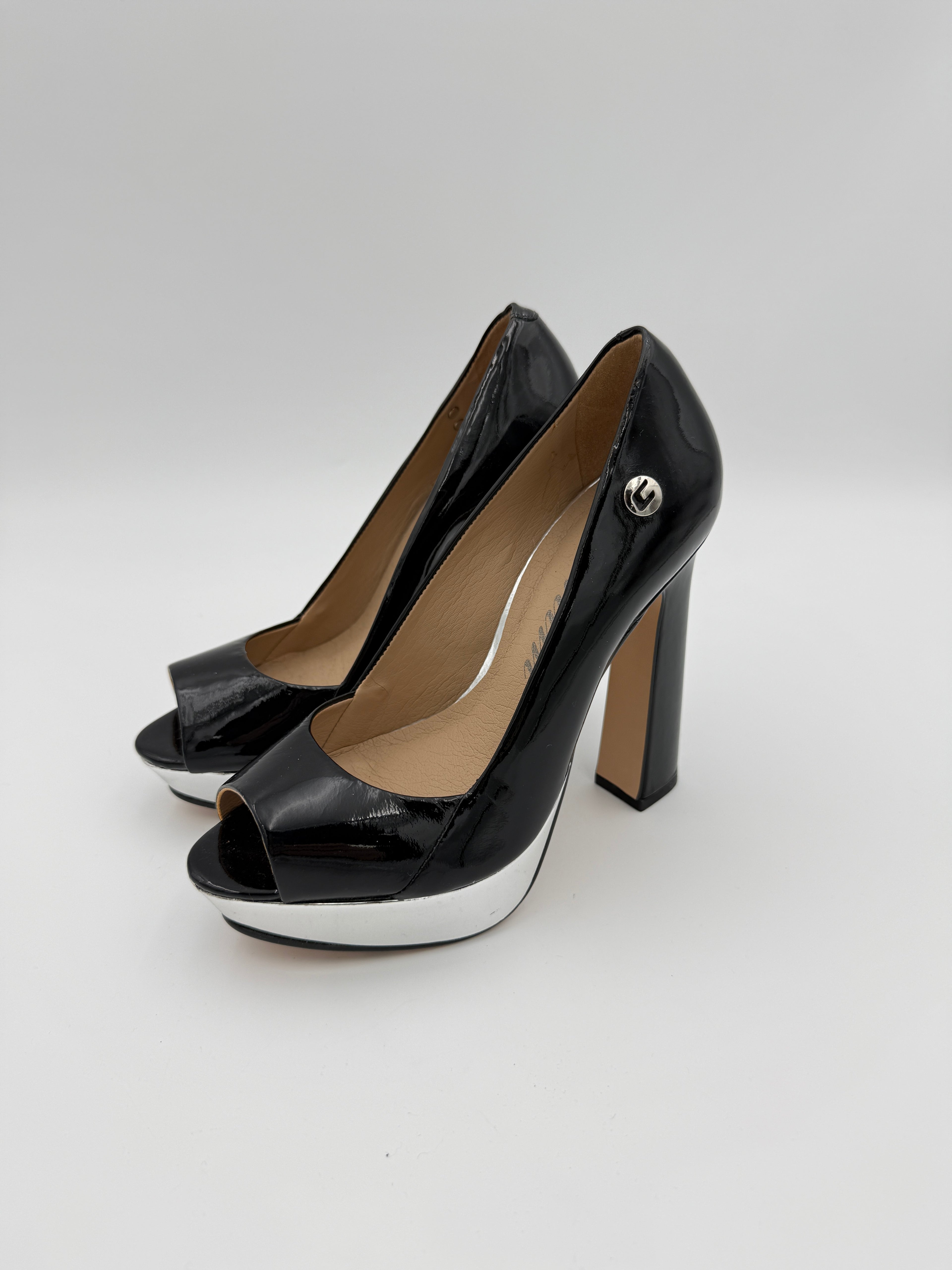 Carmin Black Patent Heel Size 5