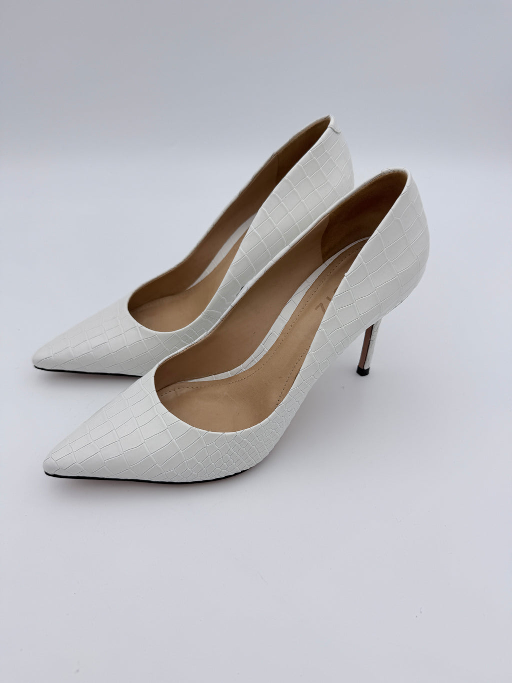 Schutz White Croco Embossed Scarpin Size 6