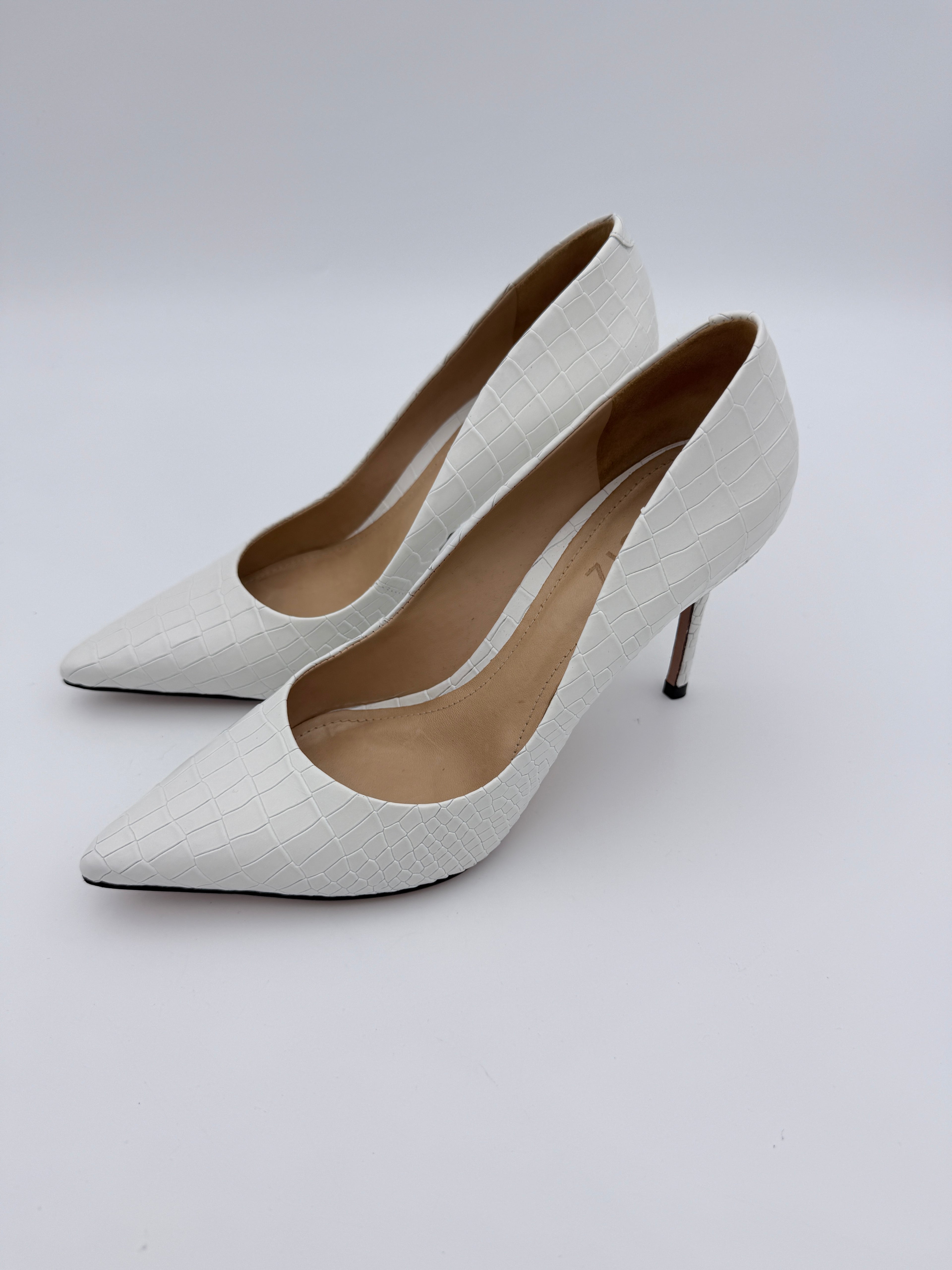 Schutz White Croco Embossed Scarpin Size 6