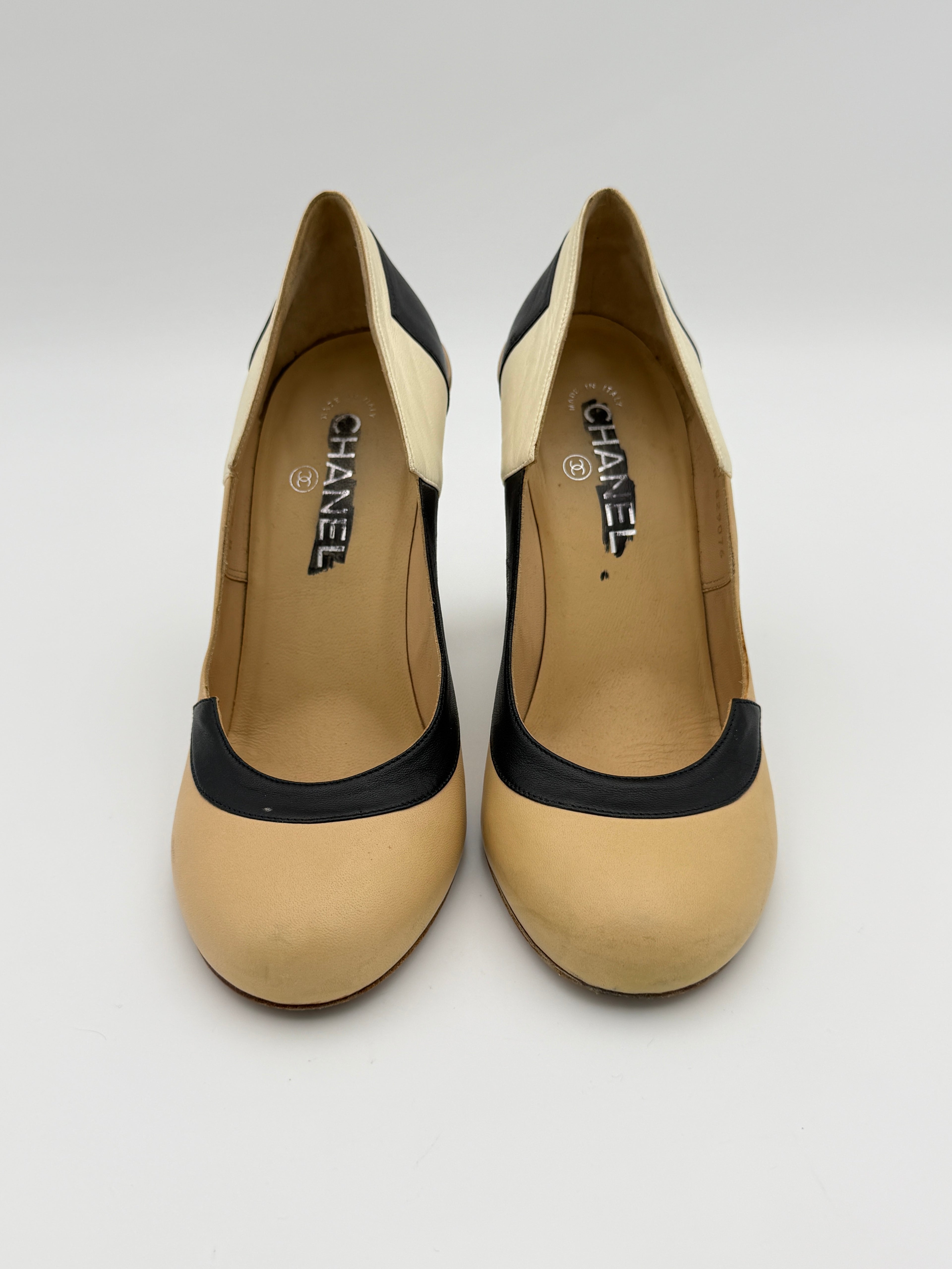 Chanel beige black heel pump EU39,5