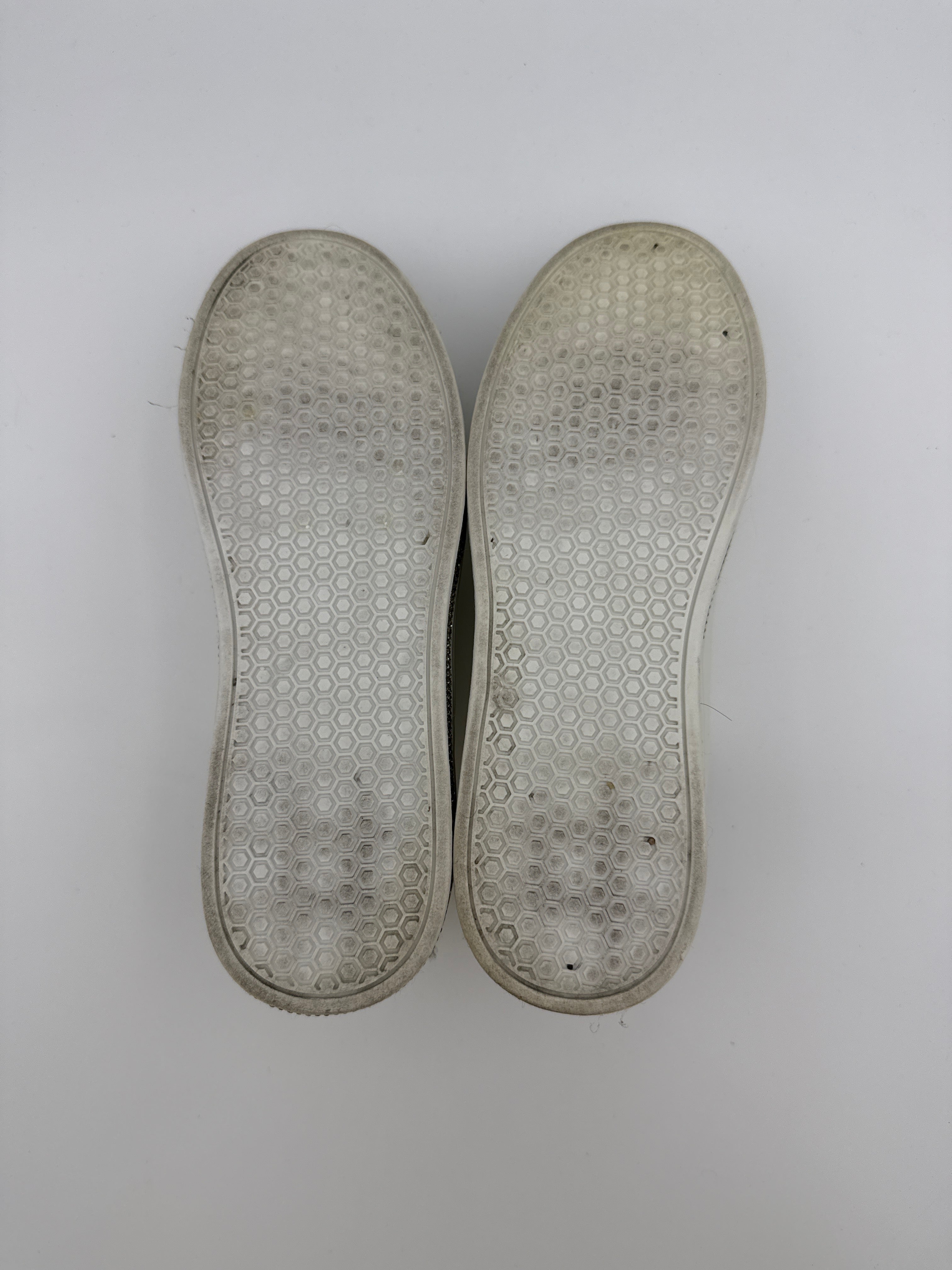 White Snickers with Crystal size 4 us