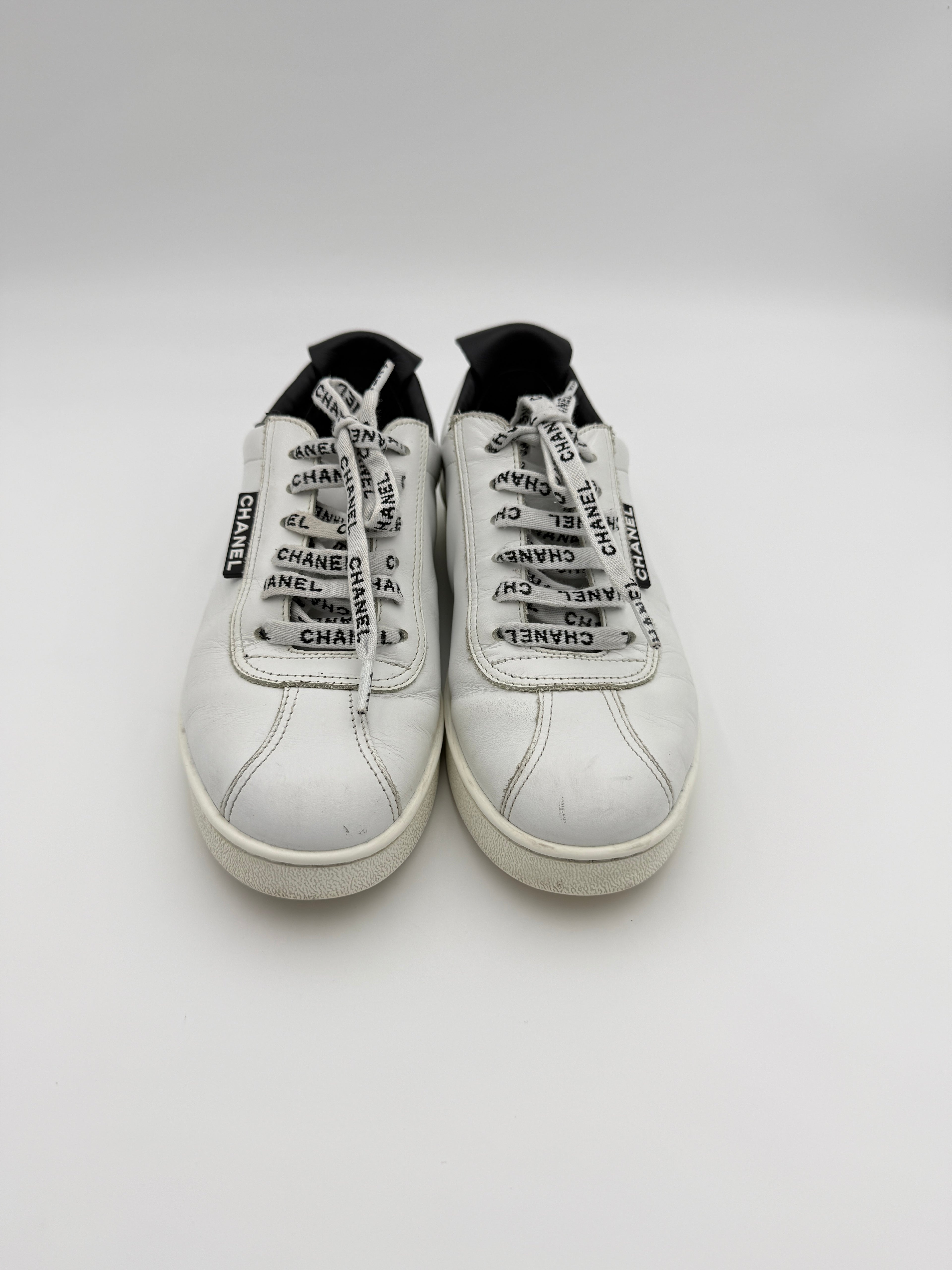 Chanel White Leather sneaker Size 36,5