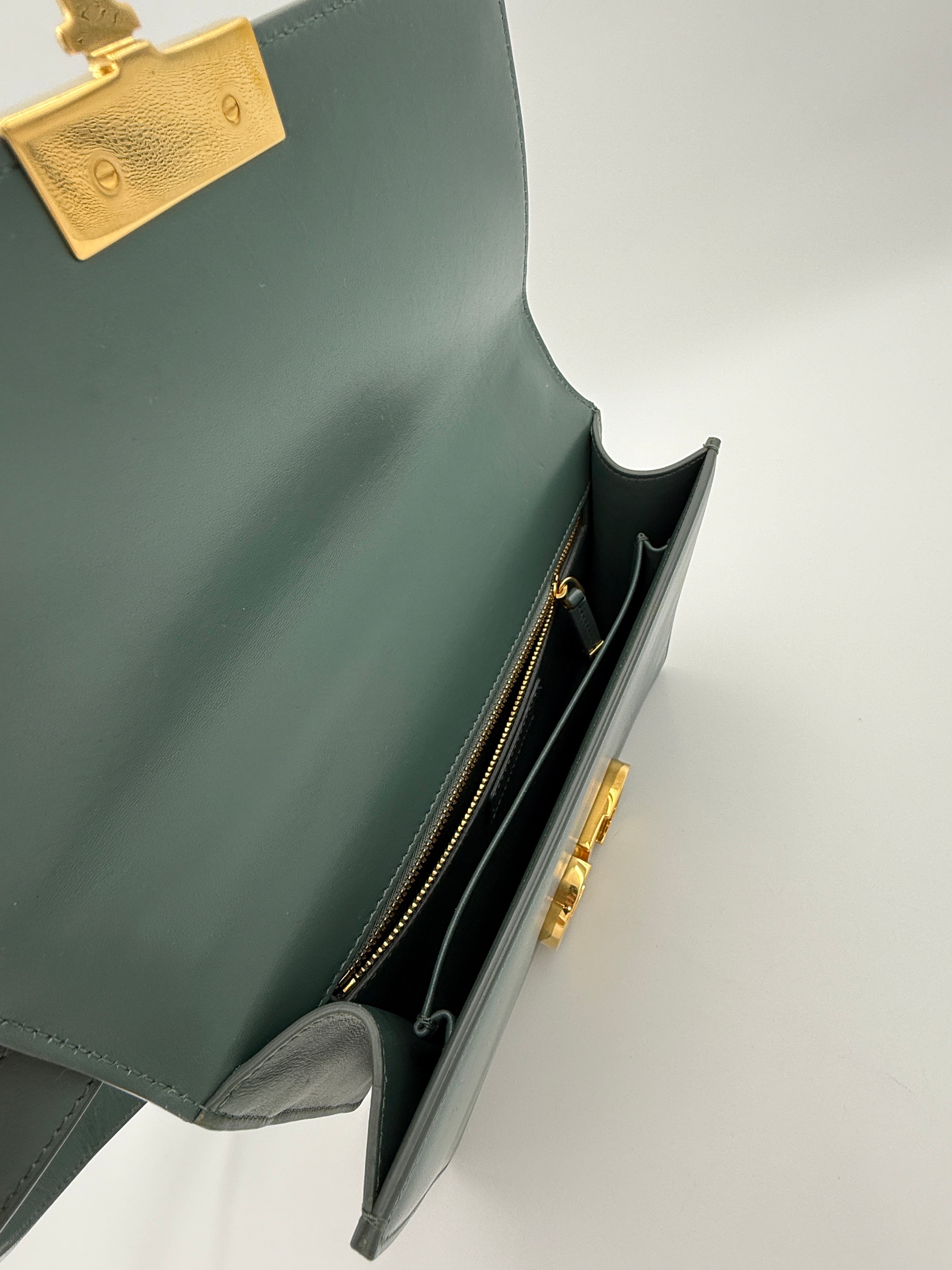 Dior 30 Montaigne green
