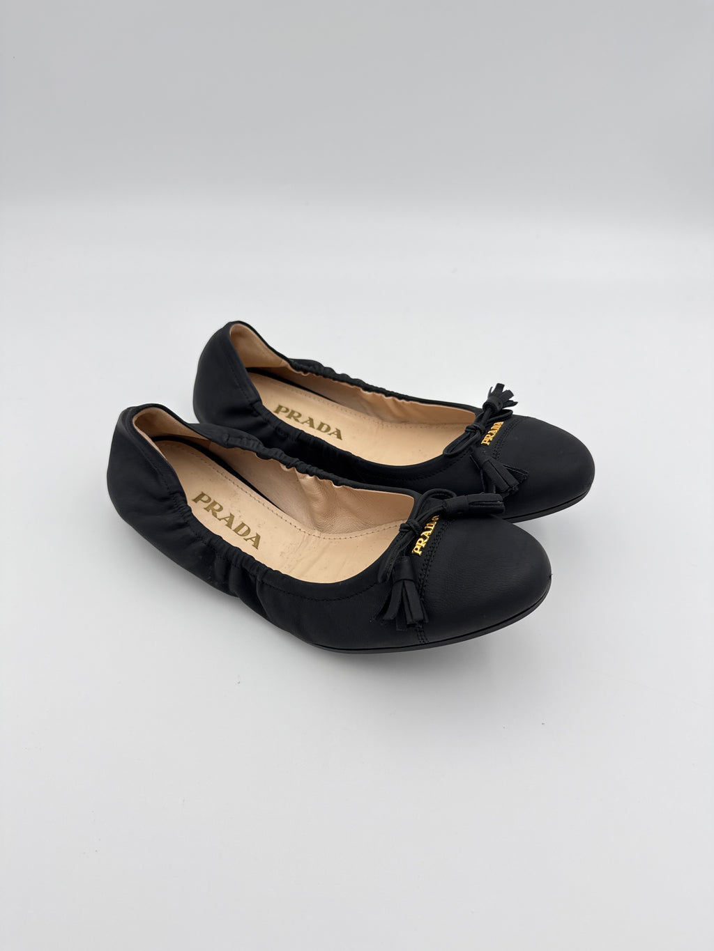 Prada Black Flat with Elastic Size 36 New with dust