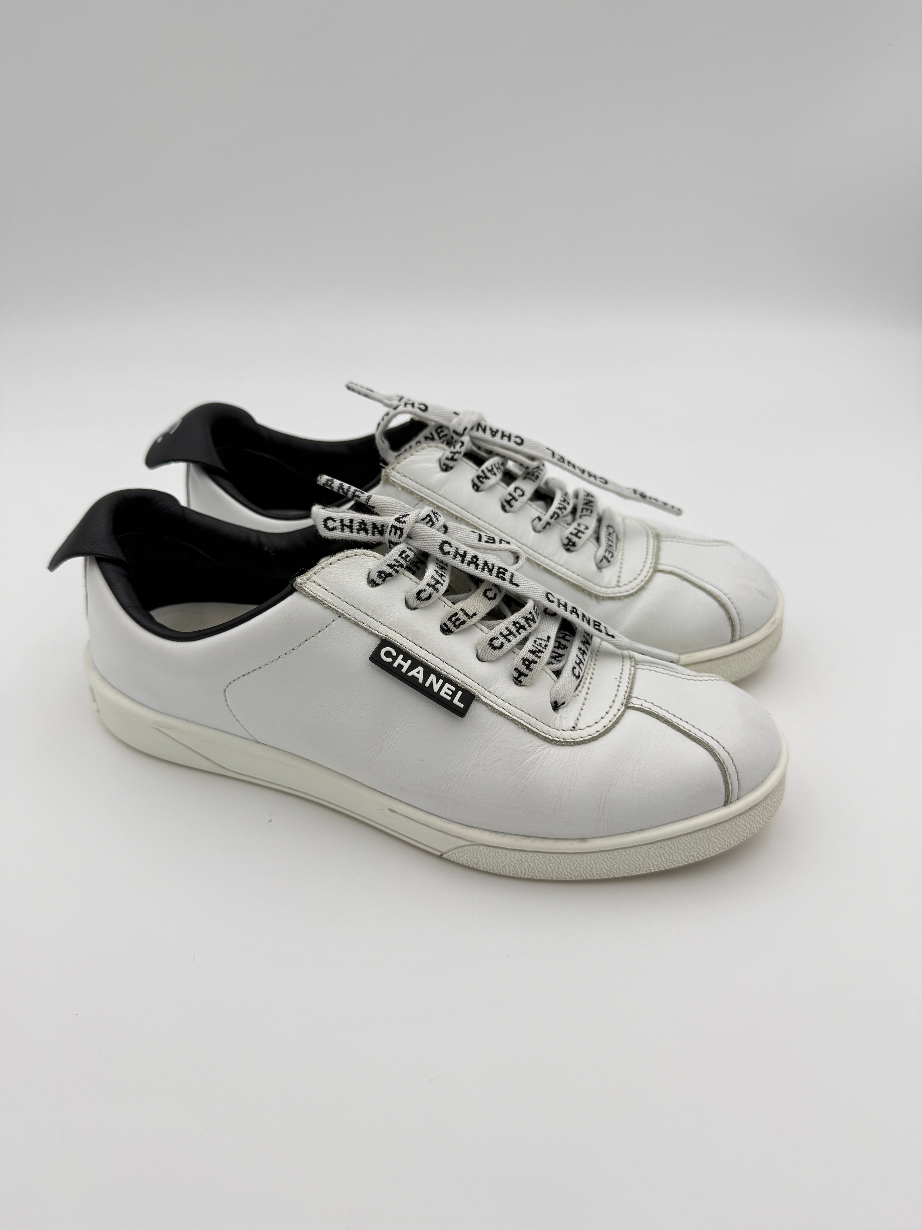 Chanel White Leather sneaker Size 36,5