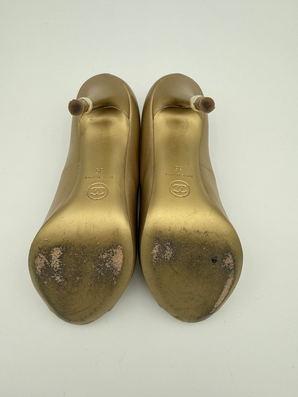 Chanel gold leather Pearl heel pump size 35