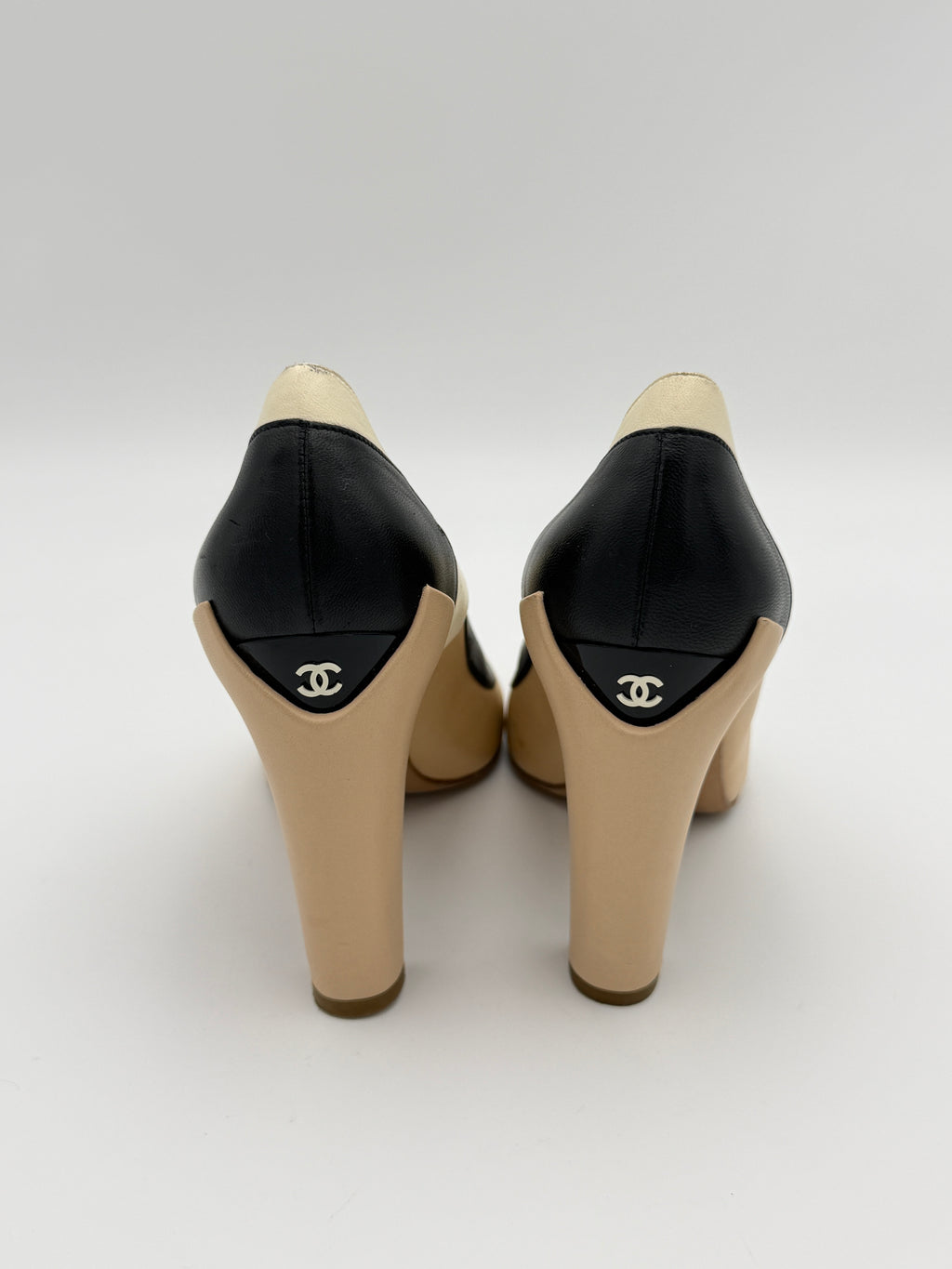 Chanel beige black heel pump EU39,5