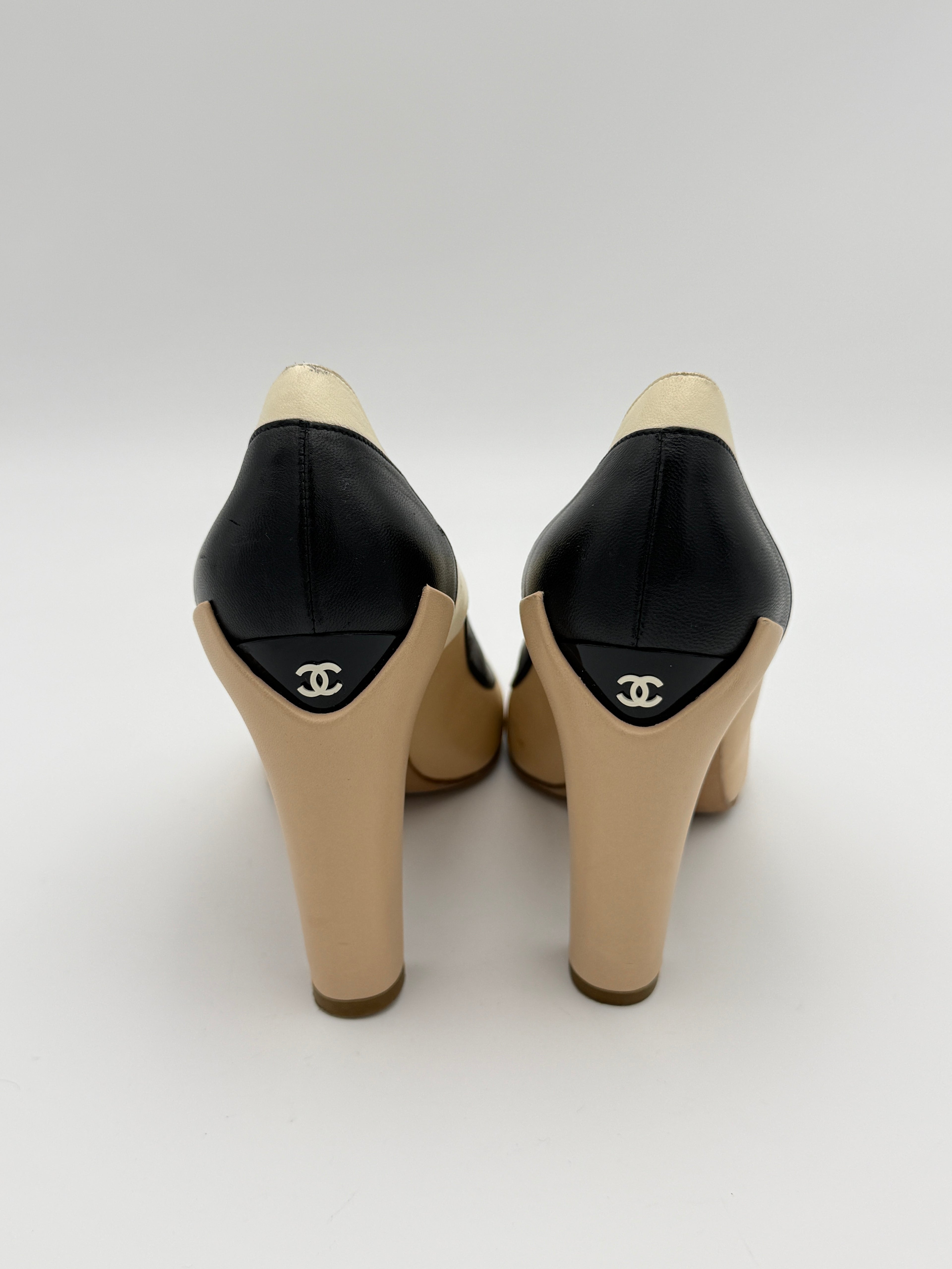 Chanel beige black heel pump EU39,5