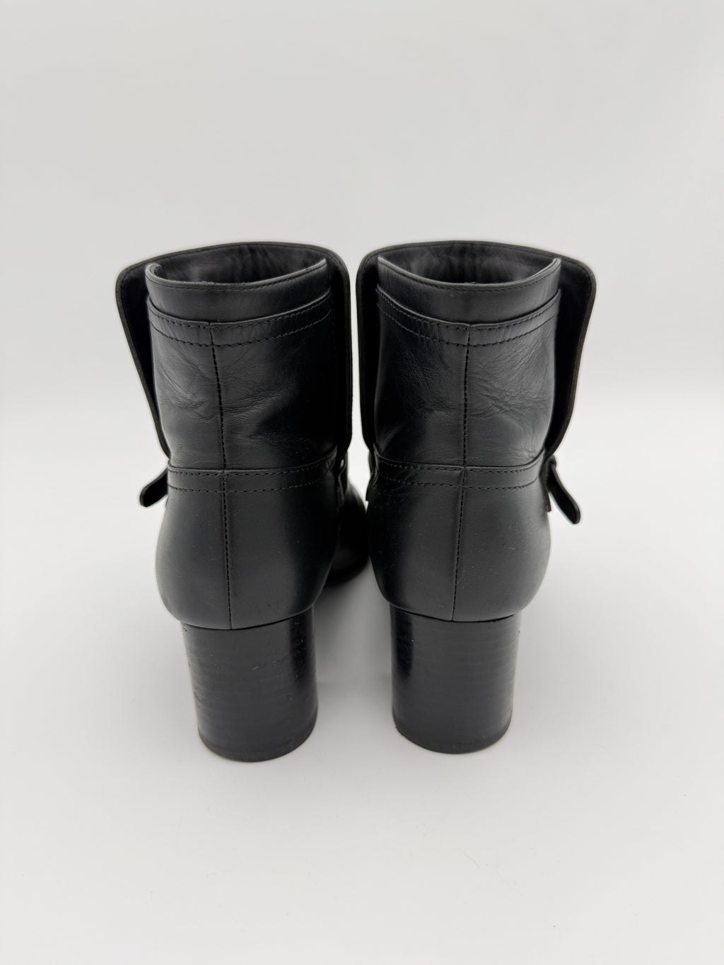 Chanel Black Calfskin leather ankle boots size 37eu