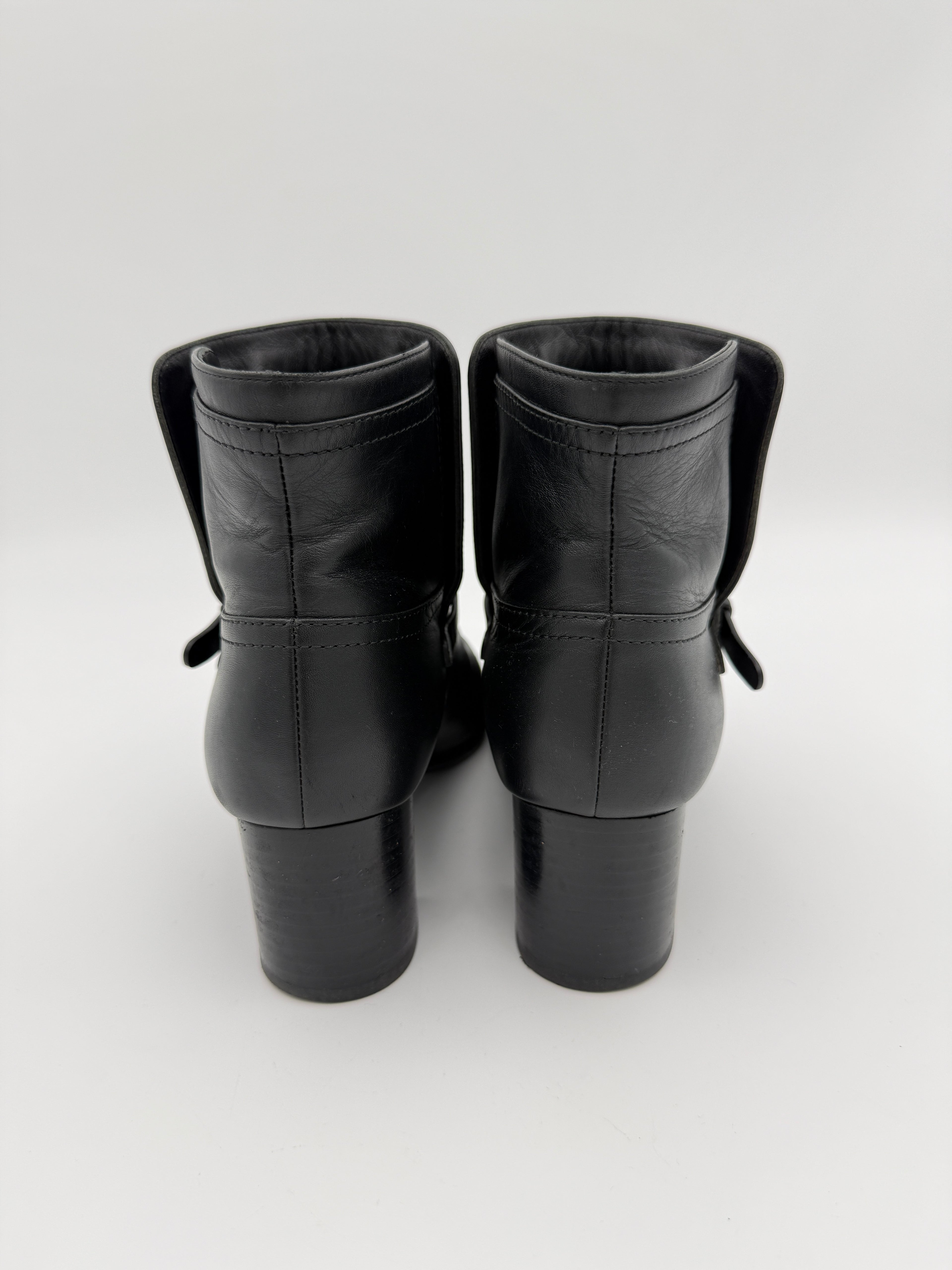 Chanel Black Calfskin leather ankle boots size 37eu
