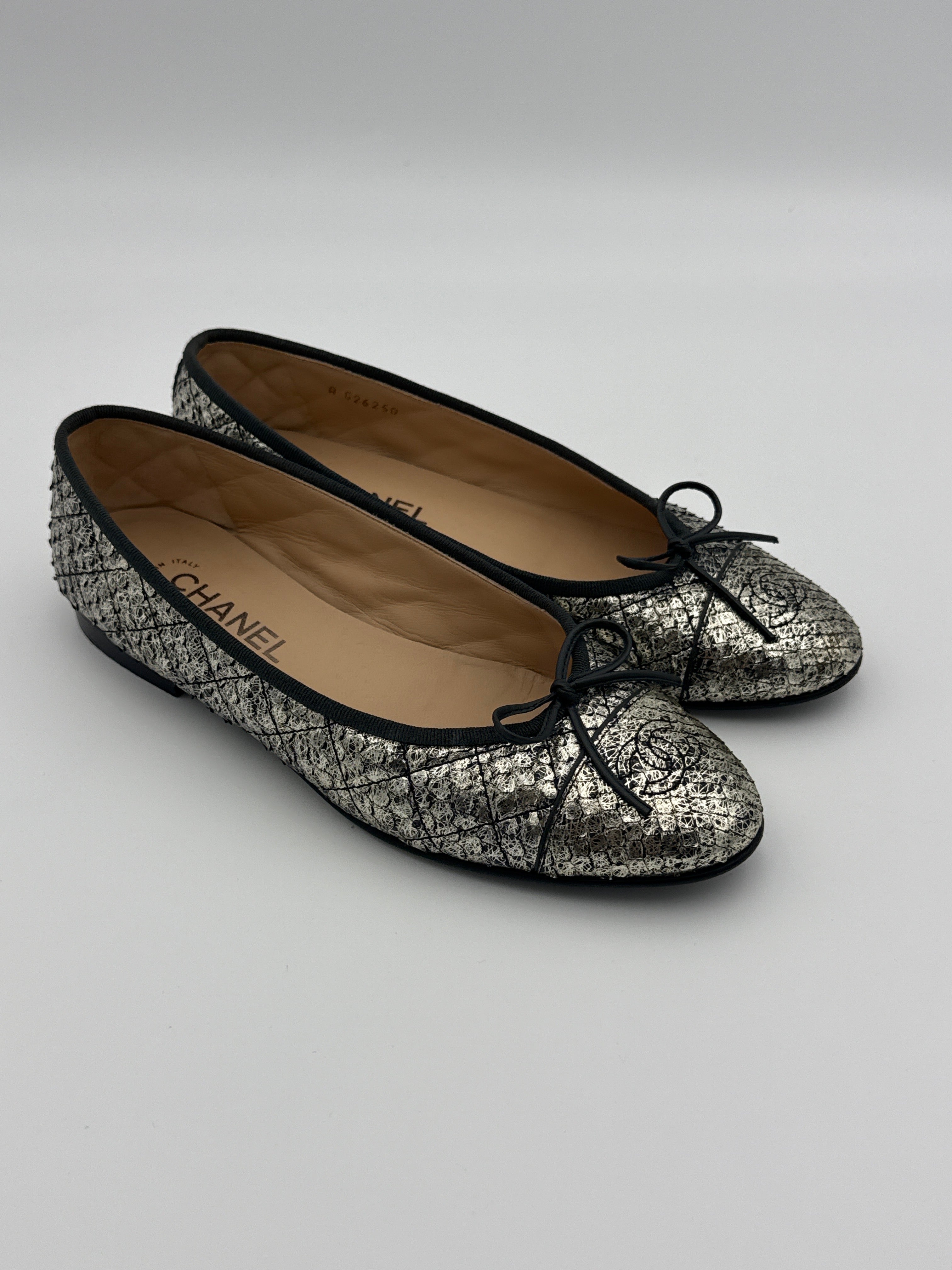 Chanel Ballerina Flat Silver Python size 39,5 Pre Loved