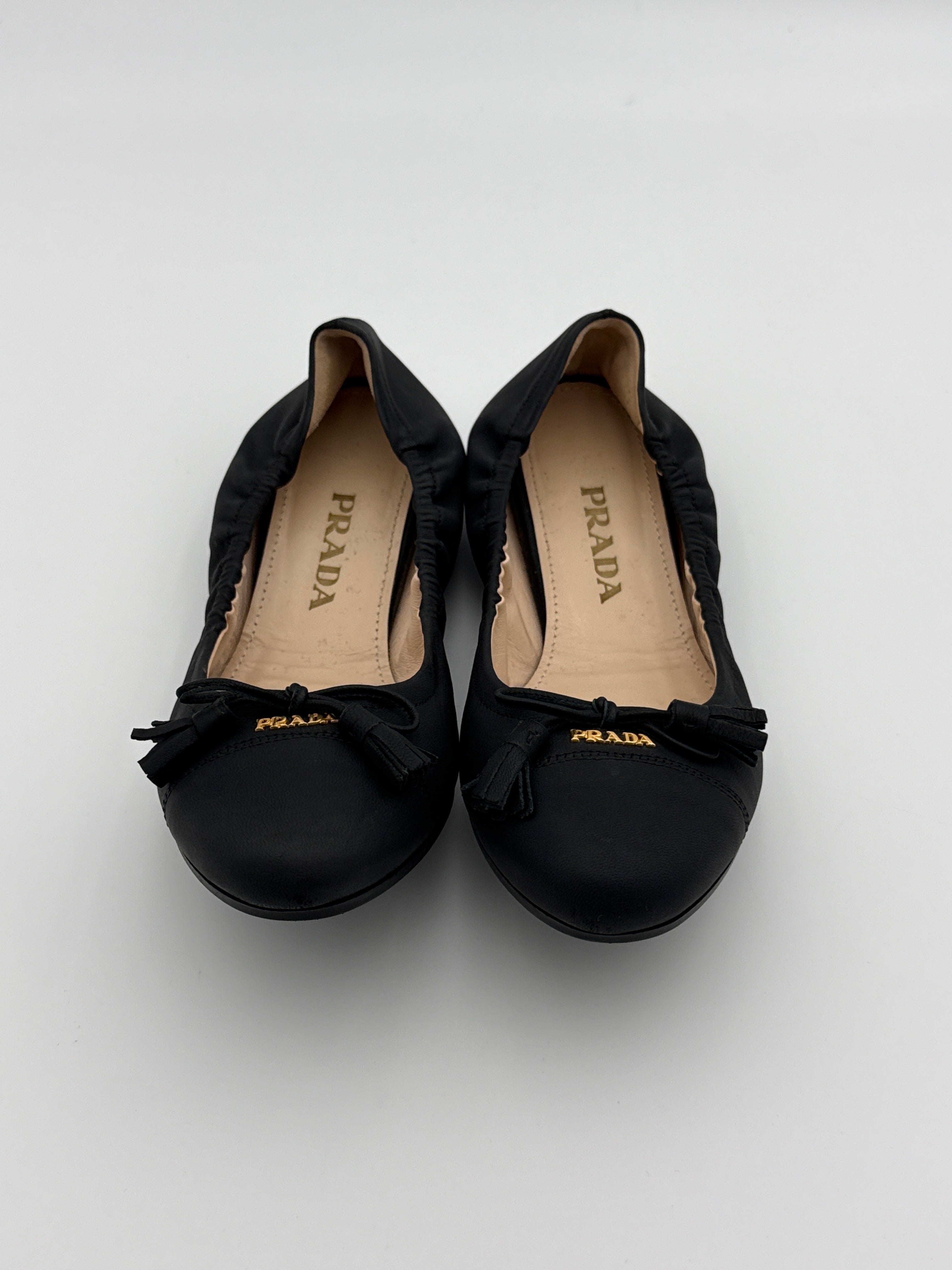 Prada Black Flat with Elastic Size 36 New with dust