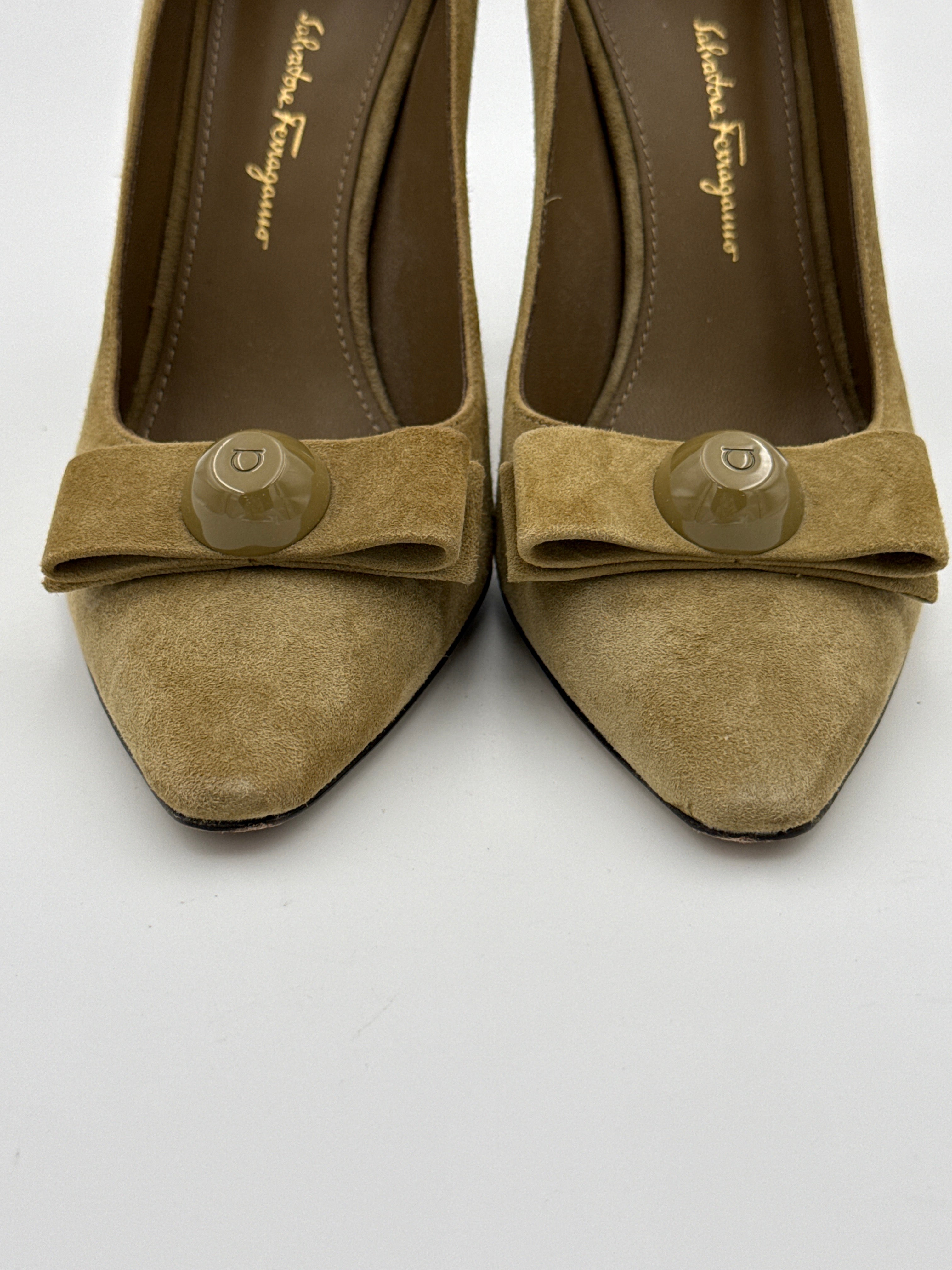 Ferragamo Olive suede pump