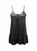 vestido ecocouro curto
