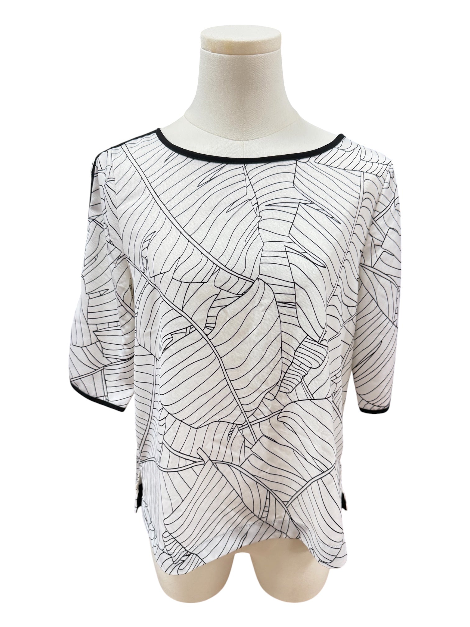 Shoulder black and white top Size S