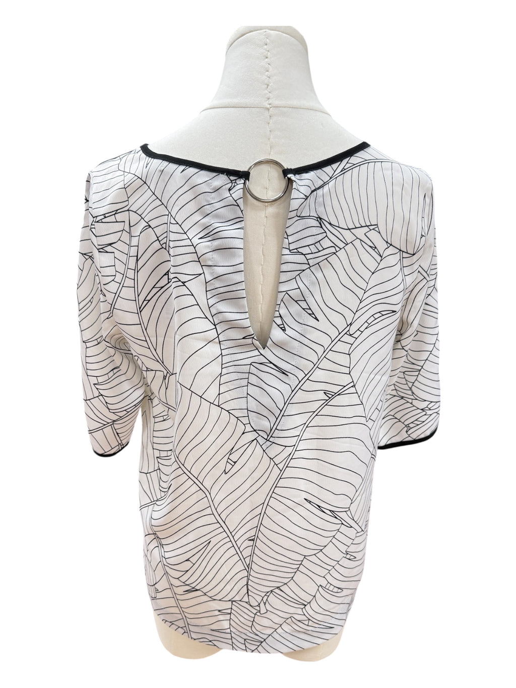 Shoulder black and white top Size S