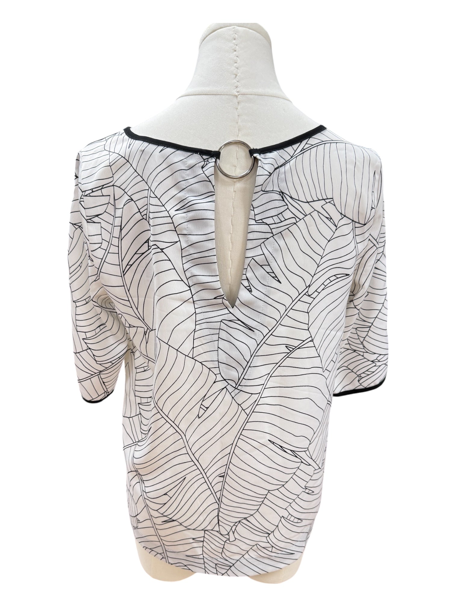 Shoulder black and white top Size S